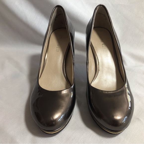EUC Nine West “Acting Out” Metallic pump - Picture 2 of 8